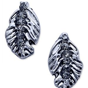 NIP Vera Bradley feather earrings